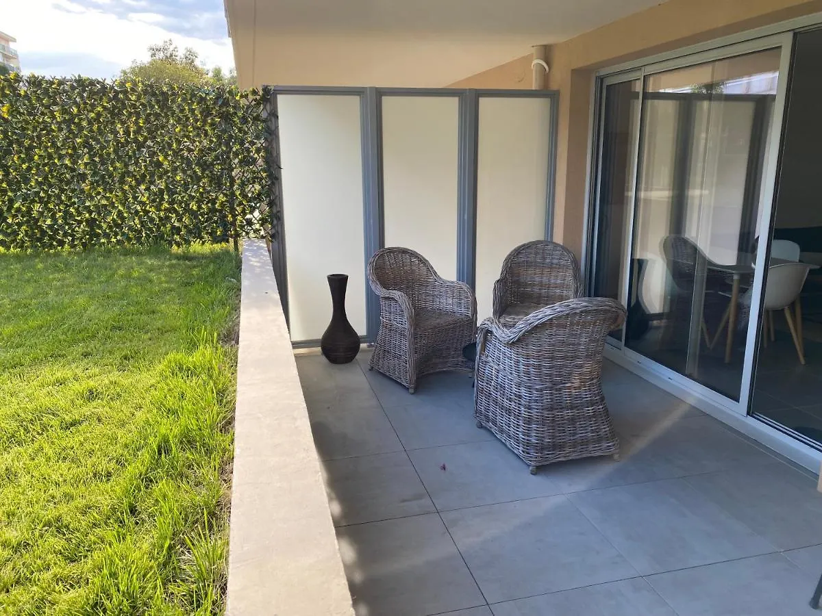 Fantastic Two-Bedroom Apartment - Le Jardin Des Iles Antibes 0*,  Francie