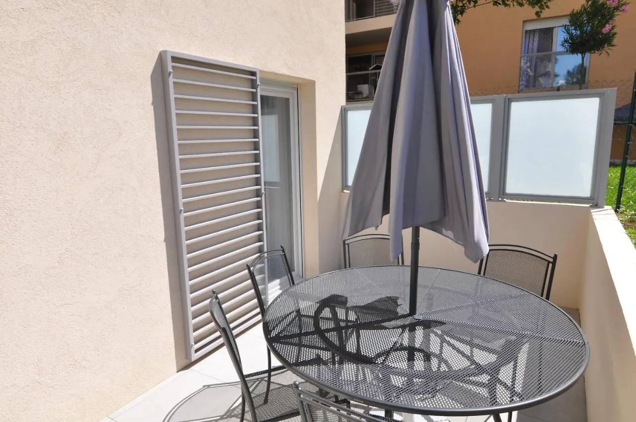 Fantastic Two-Bedroom Apartment - Le Jardin Des Iles Antibes