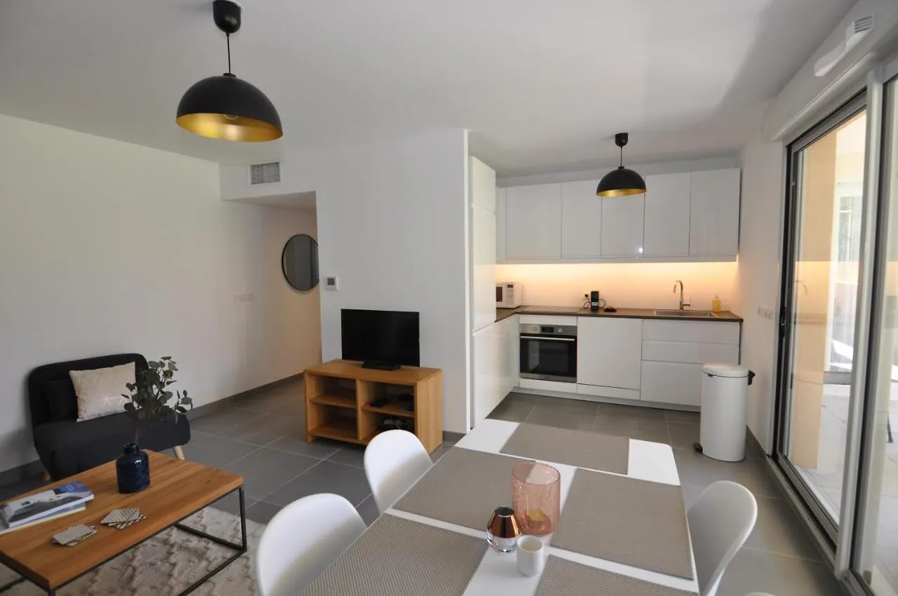 Fantastic Two-Bedroom Apartment - Le Jardin Des Iles Antibes France